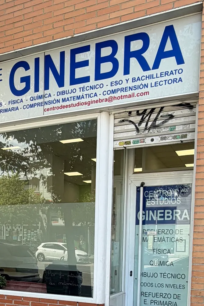 Fachada de Método NMV Las Rosas (Centro de estudios Ginebra) en la calle de Sofía 189, Madrid